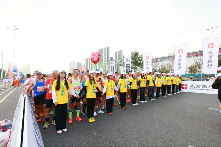 2024光谷马拉松女子全马前三名荣耀出炉