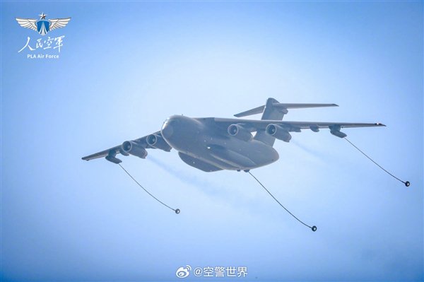 雷军亮相珠海航展引热议，小米是否涉足航空领域？