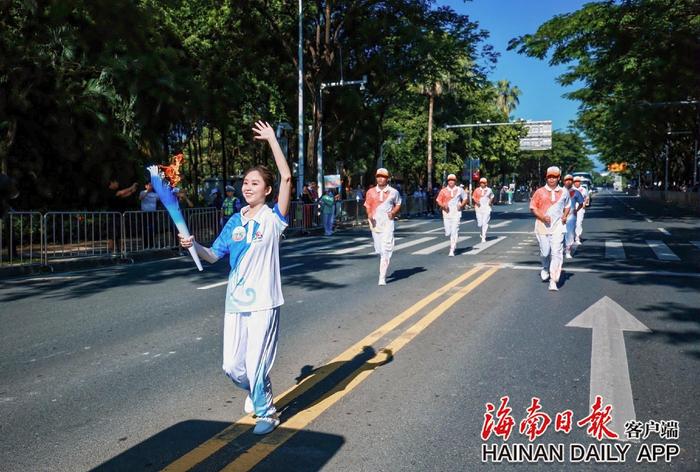 三亚点燃华夏大地，海陆空火炬传递展现活力与辉煌