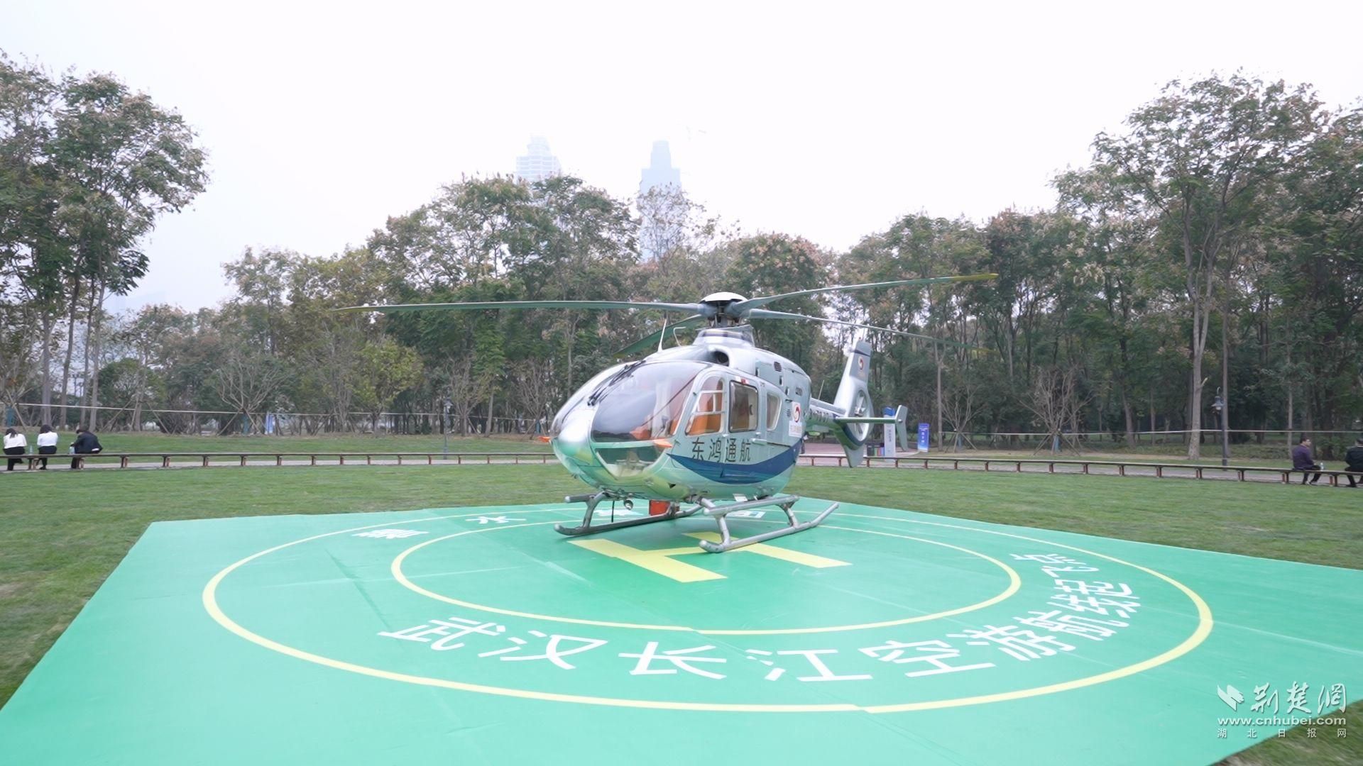 武汉首条低空观光航线试飞成功，点亮城市新名片，低空经济展翅高飞