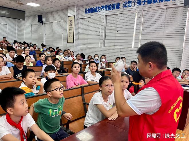 邓坊小学开展禁毒宣传进校园活动，筑起防毒坚固防线