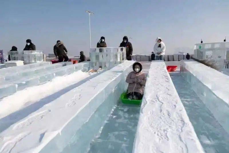 长春梦幻之旅，雪漂流与冰滑梯的浪漫奇遇