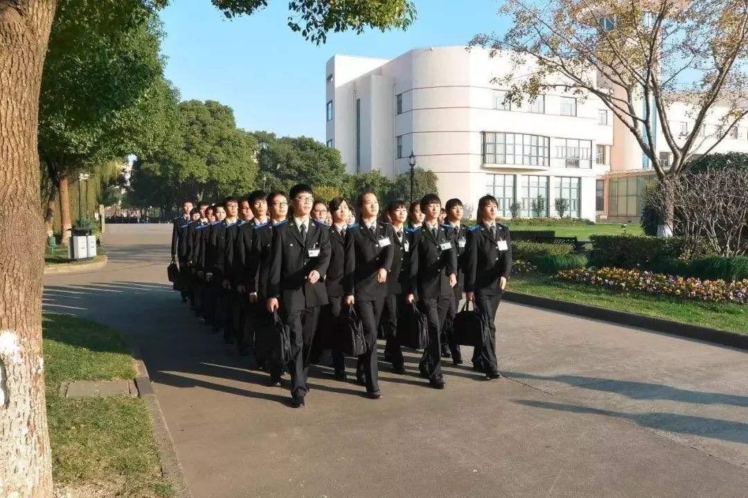 大三学生备战公务员考试，策略与建议全解析