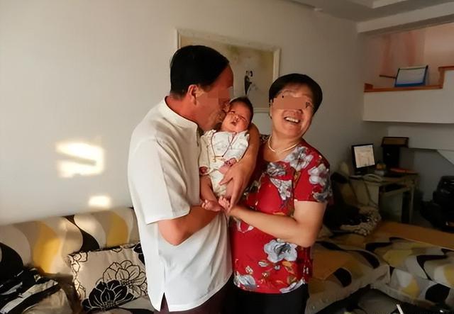 父亲去世后冒出3个非婚生子女，揭秘家庭背后的秘密