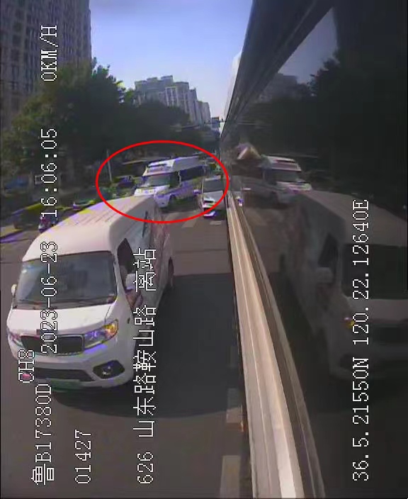 三辆车10秒为120让出生命通道