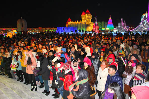 冰雪大世界万人蹦迪名场面回归